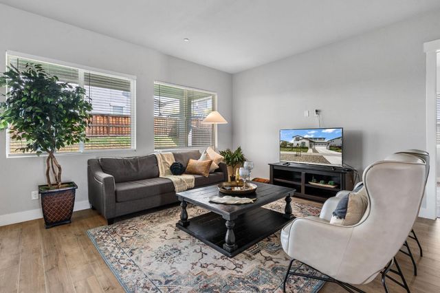 1847 Outrigger Ln, Lathrop, CA 95330