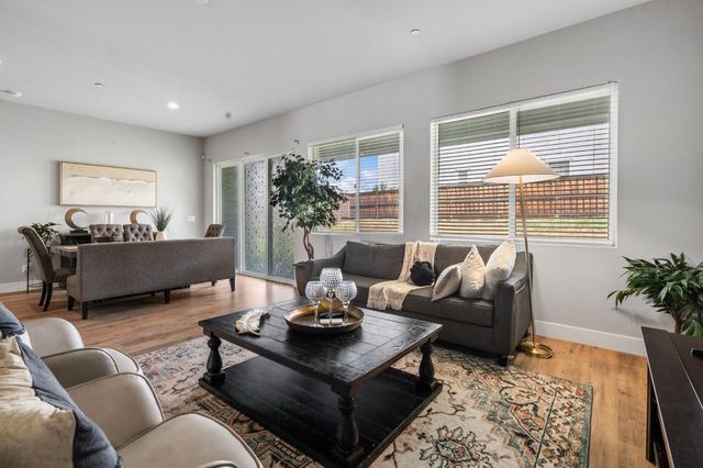 1847 Outrigger Ln, Lathrop, CA 95330