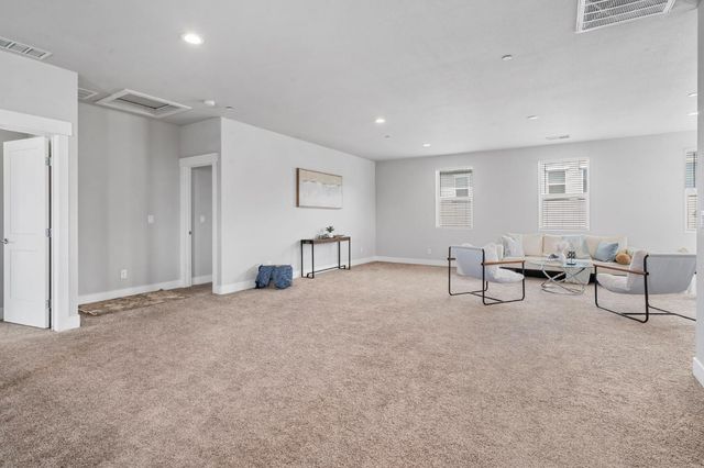 1847 Outrigger Ln, Lathrop, CA 95330