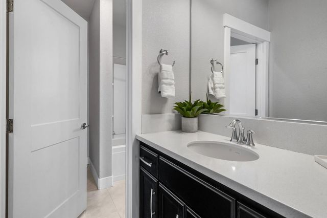 1847 Outrigger Ln, Lathrop, CA 95330