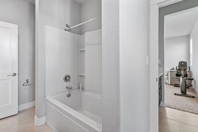 1847 Outrigger Ln, Lathrop, CA 95330