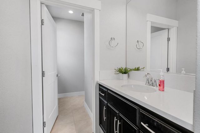 1847 Outrigger Ln, Lathrop, CA 95330