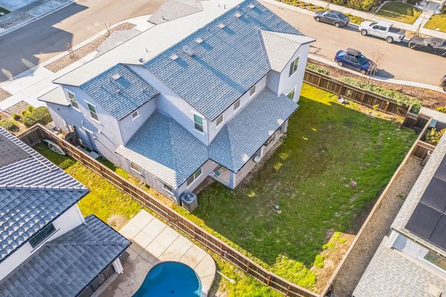 1847 Outrigger Ln, Lathrop, CA 95330