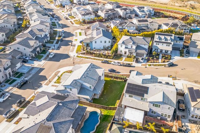 1847 Outrigger Ln, Lathrop, CA 95330