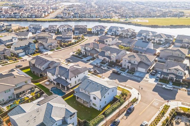 1847 Outrigger Ln, Lathrop, CA 95330