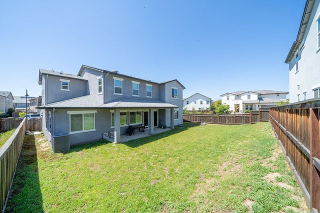 1847 Outrigger Ln, Lathrop, CA 95330