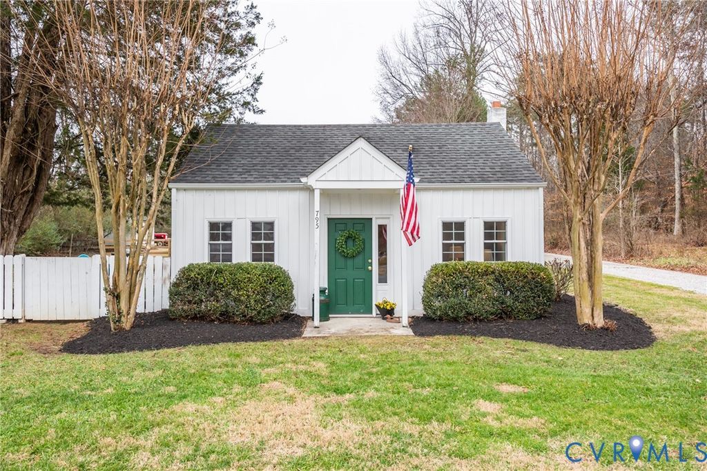 795 Snead Rd, Manakin Sabot, VA 23103