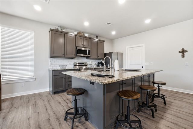 221 Merry Circle Dr, Medicine Park, OK 73557