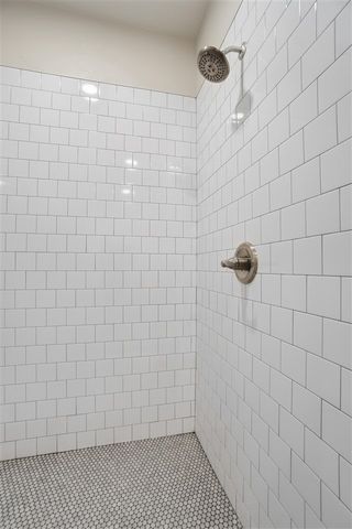 221 Merry Circle Dr, Medicine Park, OK 73557