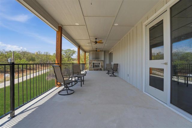 221 Merry Circle Dr, Medicine Park, OK 73557
