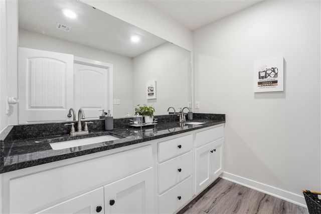 221 Merry Circle Dr, Medicine Park, OK 73557