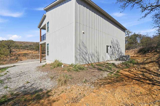 221 Merry Circle Dr, Medicine Park, OK 73557