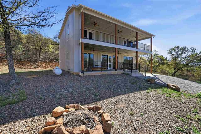 221 Merry Circle Dr, Medicine Park, OK 73557