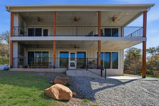 221 Merry Circle Dr, Medicine Park, OK 73557