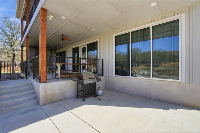 221 Merry Circle Dr, Medicine Park, OK 73557