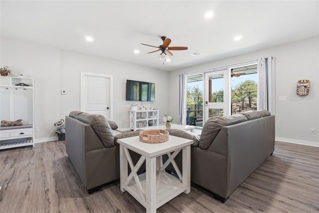 221 Merry Circle Dr, Medicine Park, OK 73557