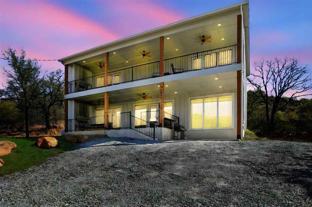 221 Merry Circle Dr, Medicine Park, OK 73557