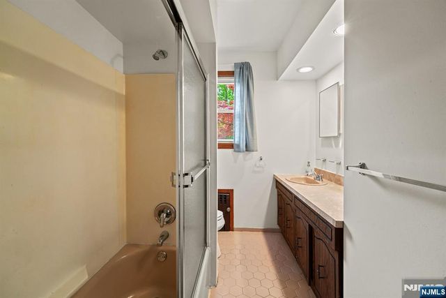 152 High Street, Nutley, NJ 07110