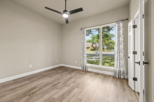 621 Evergreen Drive, Hurst, TX 76054