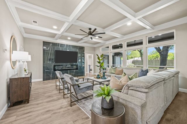 621 Evergreen Drive, Hurst, TX 76054