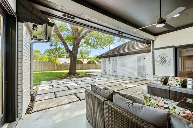 621 Evergreen Drive, Hurst, TX 76054