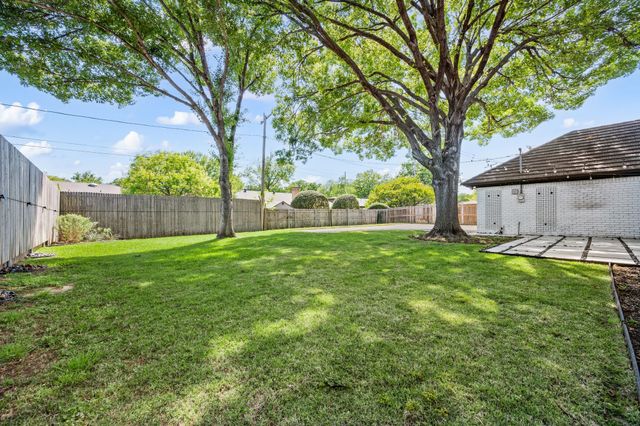 621 Evergreen Drive, Hurst, TX 76054