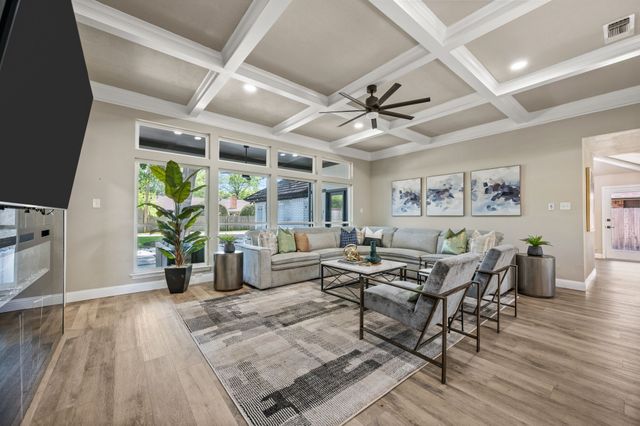 621 Evergreen Drive, Hurst, TX 76054