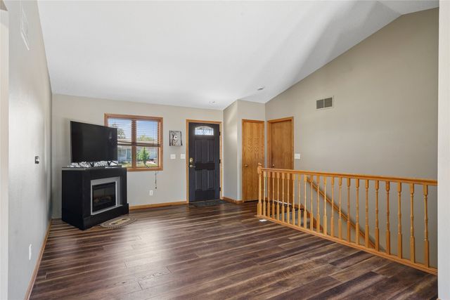 310 1st Street, Menlo, IA 50164