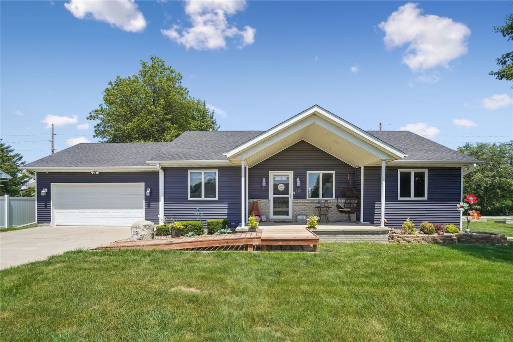310 1st Street, Menlo, IA 50164