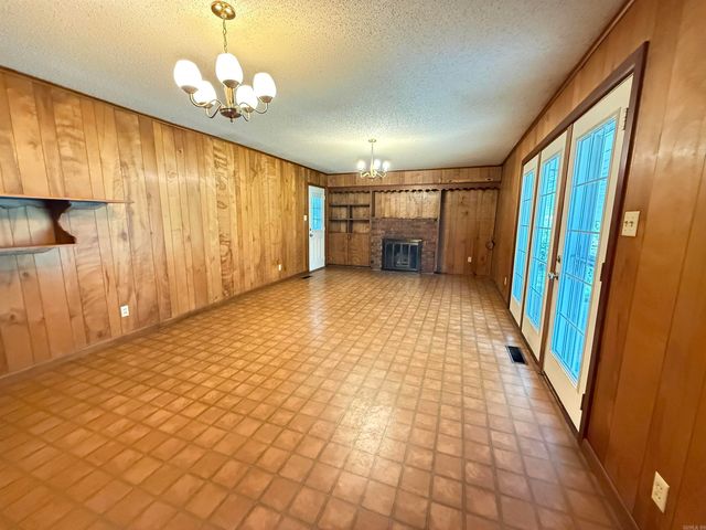 1587 Salem Road, Bryant, AR 72019