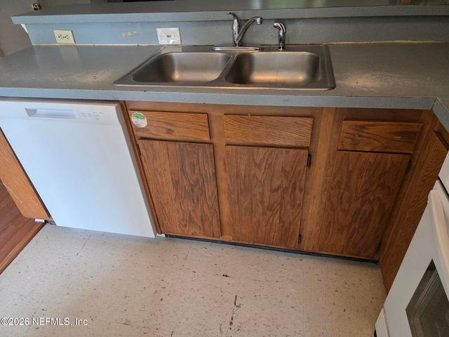 4641 BARNES Road S, Jacksonville, FL 32207