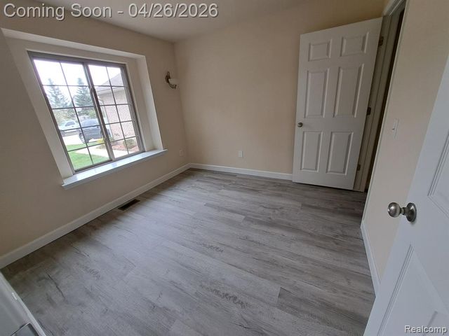 32526 Gateway Drive, Romulus, MI 48174