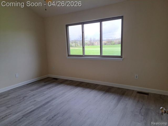 32526 Gateway Drive, Romulus, MI 48174