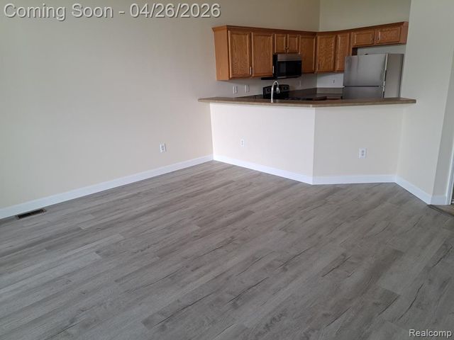 32526 Gateway Drive, Romulus, MI 48174