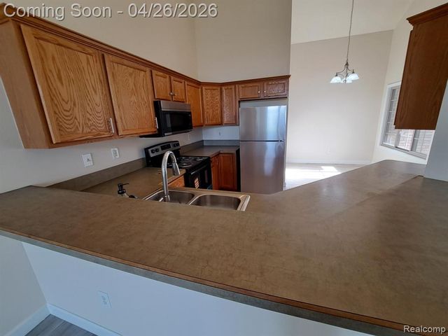 32526 Gateway Drive, Romulus, MI 48174
