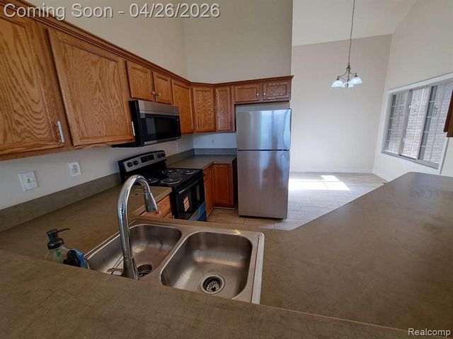 32526 Gateway Drive, Romulus, MI 48174