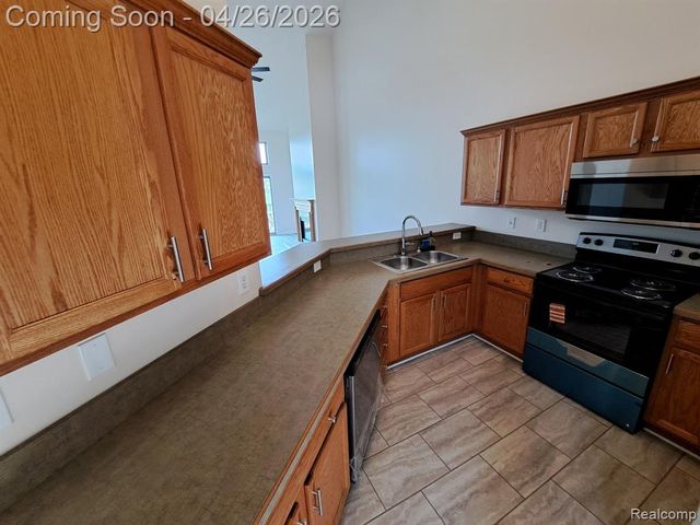 32526 Gateway Drive, Romulus, MI 48174
