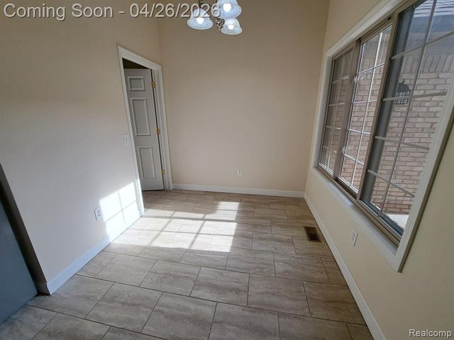 32526 Gateway Drive, Romulus, MI 48174