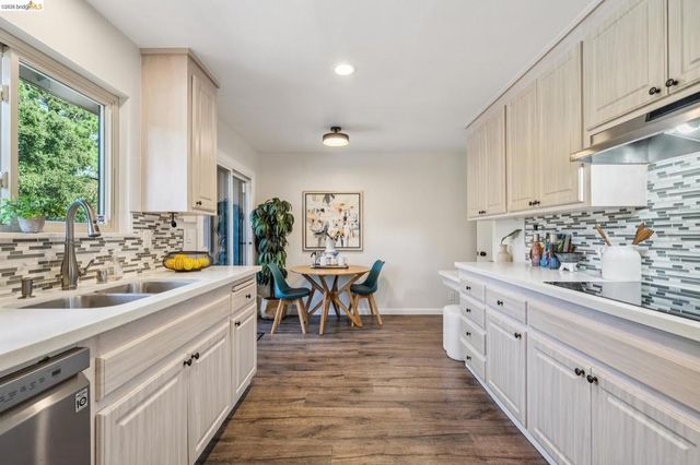 7900 Hansom Dr, Oakland, CA 94605