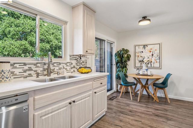 7900 Hansom Dr, Oakland, CA 94605