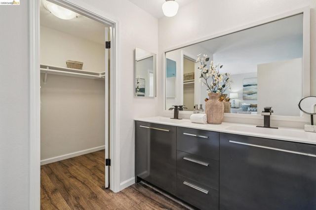 7900 Hansom Dr, Oakland, CA 94605