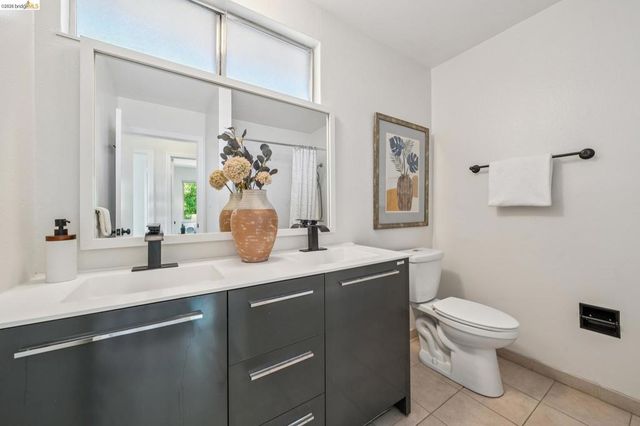 7900 Hansom Dr, Oakland, CA 94605