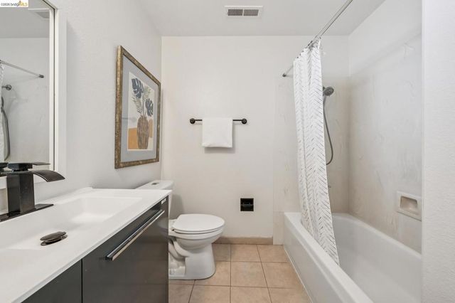 7900 Hansom Dr, Oakland, CA 94605