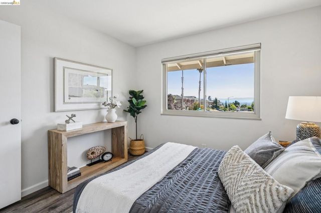 7900 Hansom Dr, Oakland, CA 94605