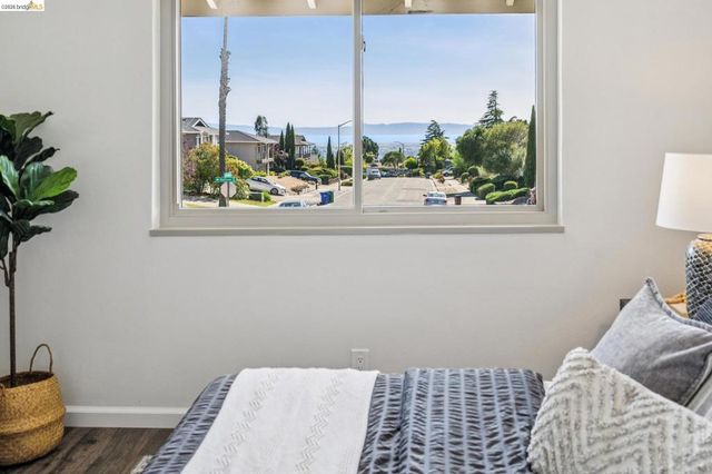 7900 Hansom Dr, Oakland, CA 94605