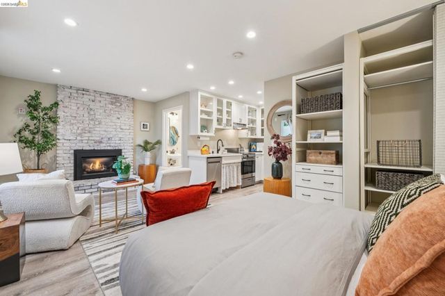 7900 Hansom Dr, Oakland, CA 94605