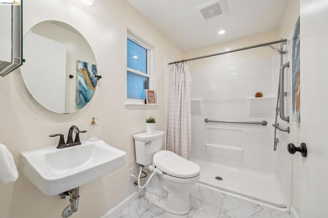 7900 Hansom Dr, Oakland, CA 94605