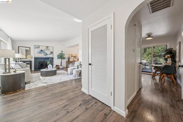 7900 Hansom Dr, Oakland, CA 94605