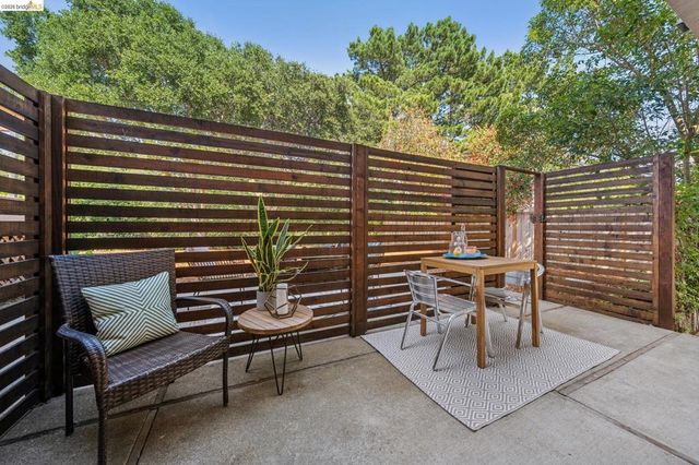 7900 Hansom Dr, Oakland, CA 94605