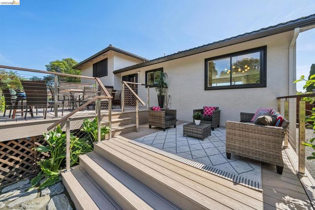 7900 Hansom Dr, Oakland, CA 94605